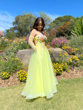 Load image into Gallery viewer, Mia yellow floral dress (with pockets and removable straps) without sleeves .