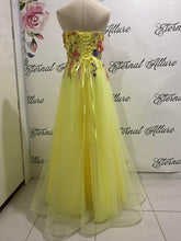 Load image into Gallery viewer, Mia yellow floral dress (with pockets and removable straps) without sleeves .