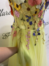 Load image into Gallery viewer, Mia yellow floral dress (with pockets and removable straps) without sleeves .