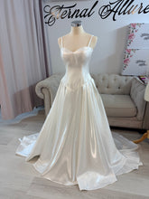 Load image into Gallery viewer, Sydney Wedding Dress with detachable short sleeves and strap (philippines butterfly sleeves).