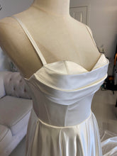 Load image into Gallery viewer, Anna wedding dress ( with slit and pockets , corset back)
