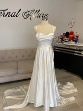 Load image into Gallery viewer, Anna wedding dress ( with slit and pockets , corset back)
