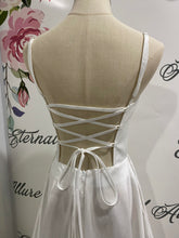 Load image into Gallery viewer, Alex bridal shower dress ( with pockets)
