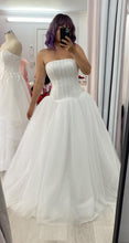 Load image into Gallery viewer, Flora wedding dress ,debutante dress
