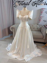 Load image into Gallery viewer, Sydney Wedding Dress with detachable short sleeves and strap (philippines butterfly sleeves).
