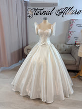 Load image into Gallery viewer, Sydney Wedding Dress with detachable short sleeves and strap (philippines butterfly sleeves).
