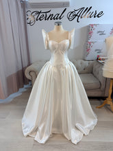 Load image into Gallery viewer, Sydney Wedding Dress with detachable short sleeves and strap (philippines butterfly sleeves).
