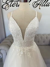 Load image into Gallery viewer, Acacia waterfall wedding dress, debutante dress with pockets .
