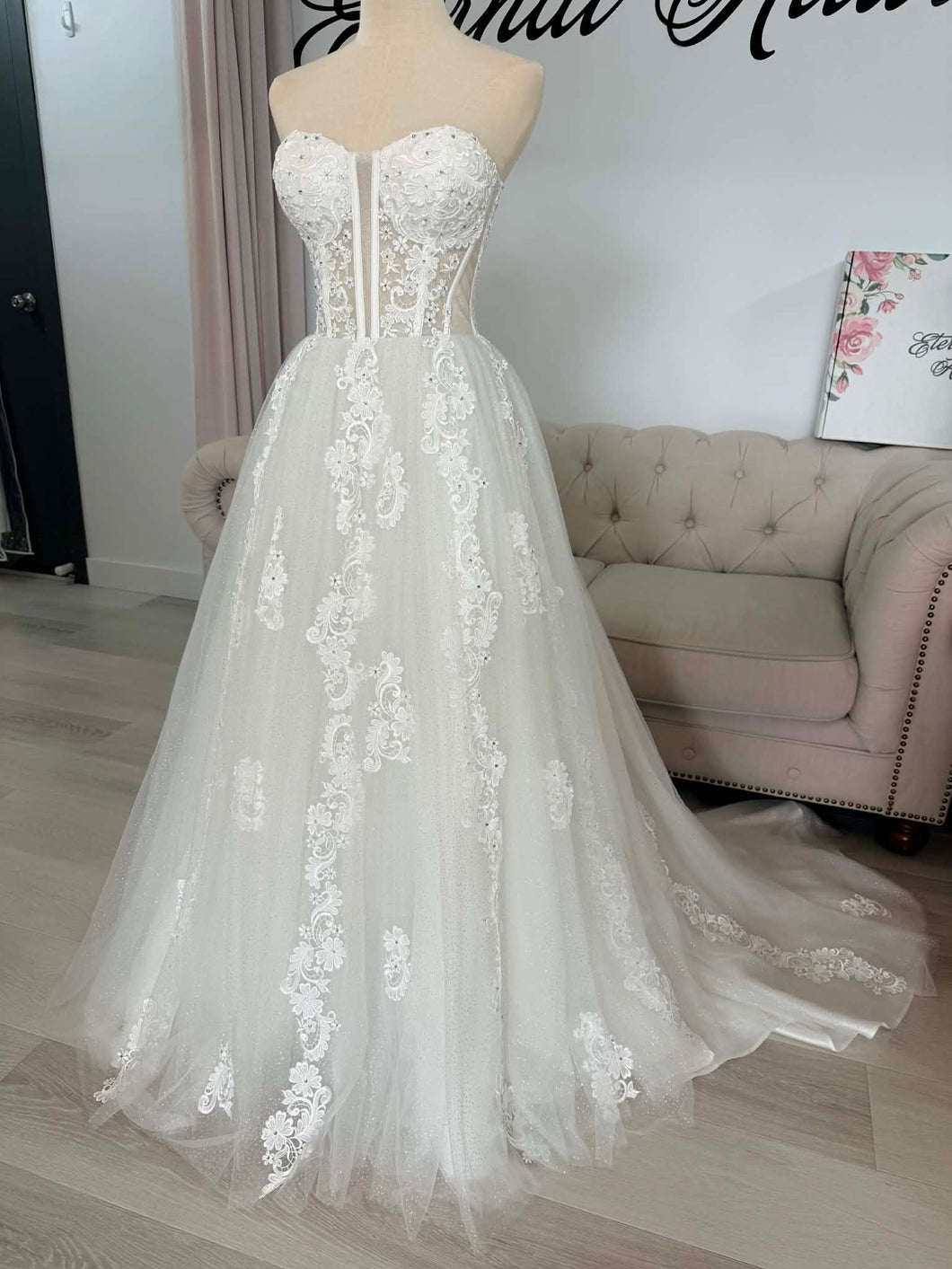 Aaliyah sparkle wedding dress (without dress hoops skirt )