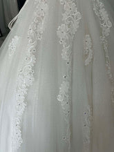 Load image into Gallery viewer, Aaliyah sparkle wedding dress (dress hoops skirt included )
