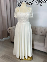 Load image into Gallery viewer, Megan wedding dress with slit and pockets .
