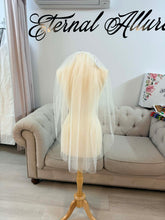 Load image into Gallery viewer, 1 meter length tulle veil off white  .
