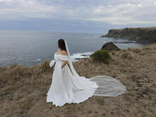 Load image into Gallery viewer, Tulle wedding veil 300cm long 150cm wide .
