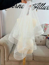 Load image into Gallery viewer, waterfall veil mini length
