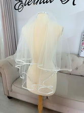 Load image into Gallery viewer, Mini length veil 2 layers ( tulle and satin).
