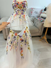 Load image into Gallery viewer, Amy 2 in 1 floral wedding dress with pockets (detachable off shoulder sleeves and shoulder straps ). Mini dress with detachable a-line skirt with small train .
