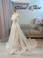 Load image into Gallery viewer, Jenny A-line lace wedding dress with pockets and slit .
