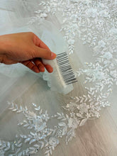 Load image into Gallery viewer, 3D beaded Lace long veil 3m.
