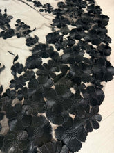 Load image into Gallery viewer, Jenny black flowers lace veil
