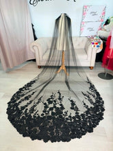 Load image into Gallery viewer, Jenny black flowers lace veil
