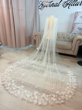 Load image into Gallery viewer, Tina wedding veil, 3D oganza flowers and butterflies, cathedral length 3m .
