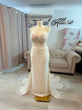 Load image into Gallery viewer, Sharae mermaid wedding dress .

