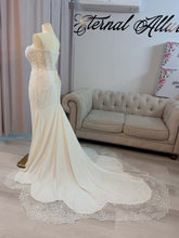 Load image into Gallery viewer, Sharae mermaid wedding dress .
