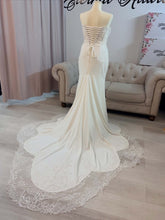 Load image into Gallery viewer, Sharae mermaid wedding dress .
