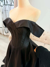 Load image into Gallery viewer, Alina off shoulder black wedding dress with slit and pockets .
