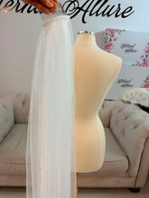 Load image into Gallery viewer, Beaded veil hips length
