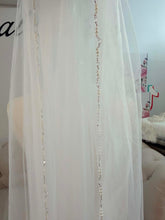 Load image into Gallery viewer, Beaded veil hips length
