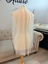 Load image into Gallery viewer, Beaded veil hips length

