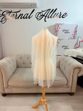 Load image into Gallery viewer, Beaded veil hips length
