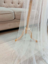 Load image into Gallery viewer, Beaded edge veil length 200cm
