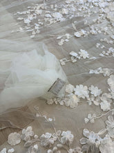 Load image into Gallery viewer, jenny white flowers lace veil
