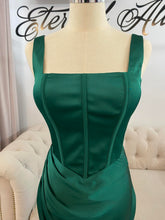 Load image into Gallery viewer, Madision square neckline formal dress with slit. (emerald green)
