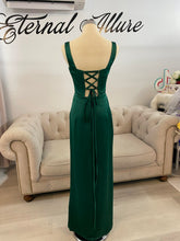 Load image into Gallery viewer, Madision square neckline formal dress with slit. (emerald green)
