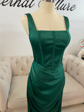 Load image into Gallery viewer, Madision square neckline formal dress with slit. (emerald green)
