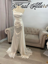 Load image into Gallery viewer, Lisa wedding dress
