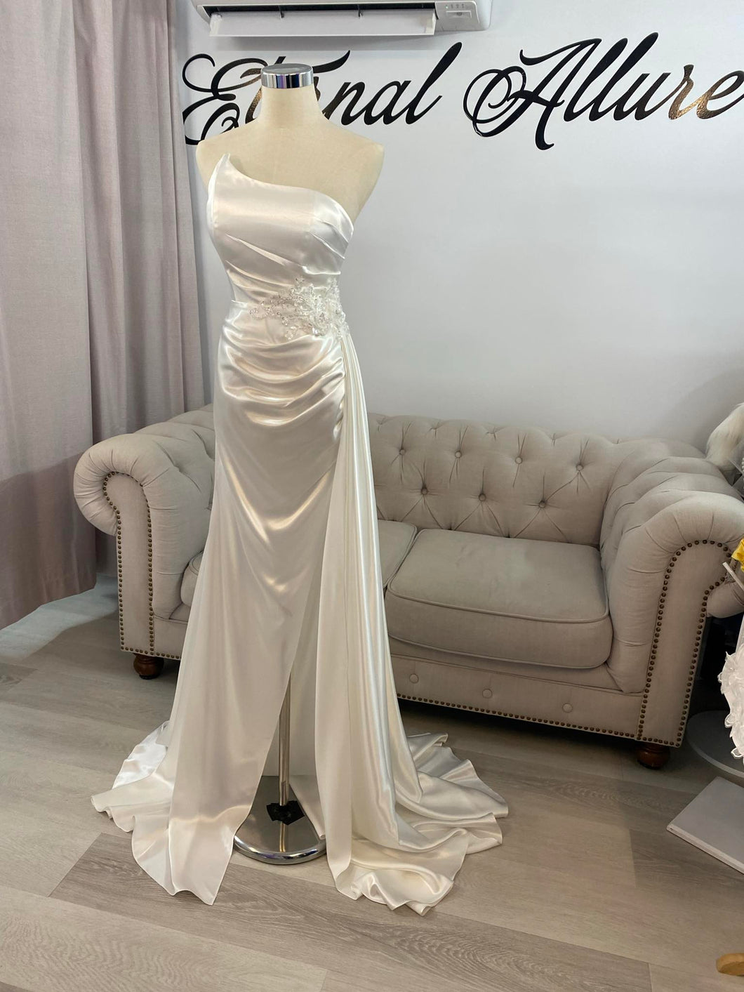 Lisa wedding dress