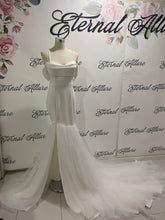 Load image into Gallery viewer, Jessica mermaid wedding dress ( have slit, removable straps)
