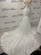 Load image into Gallery viewer, Jessica mermaid wedding dress ( have slit, removable straps)
