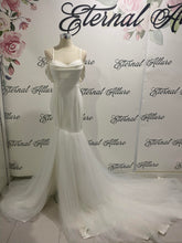 Load image into Gallery viewer, Jessica mermaid wedding dress ( have slit, removable straps)
