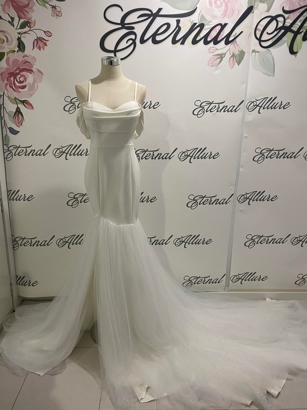 Jessica mermaid wedding dress ( have slit, removable straps)